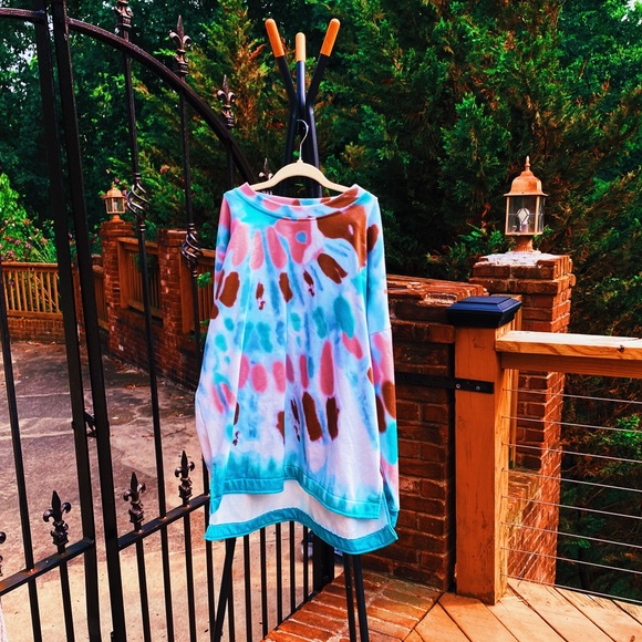 Tops - watercolor beachy lounge pullover 🌊